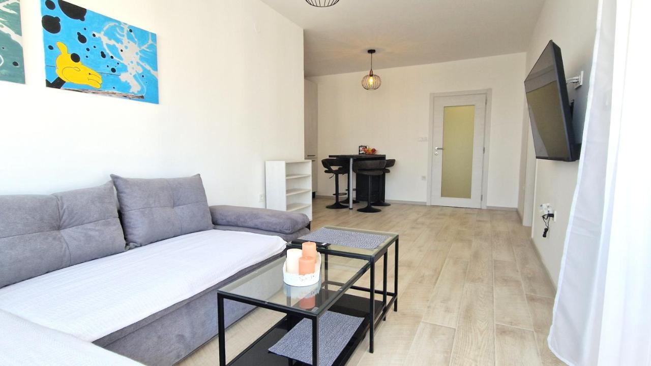 Apartment Lana Krk Town Exterior photo